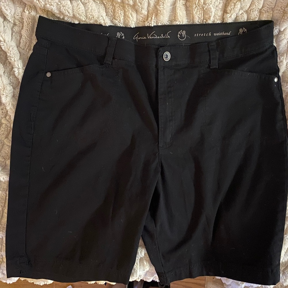 NWOT Gloria Vanderbilt Black Burmuda Short Size 16